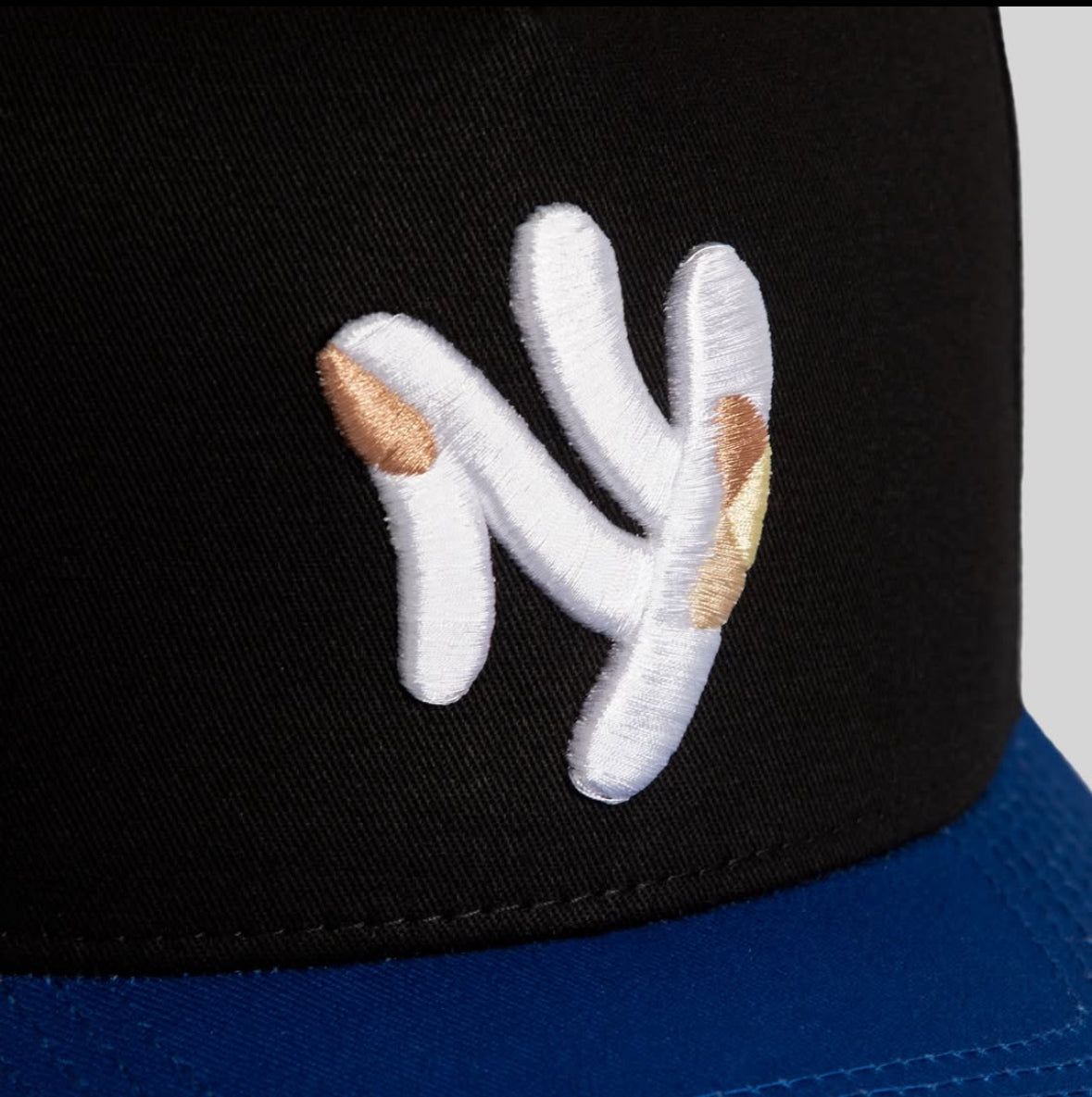 THE NEW YANKEE  (BLACK & BLUE)