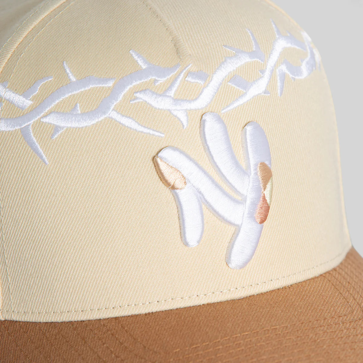 THE NEW YANKEE THORN CROWN BEIGE