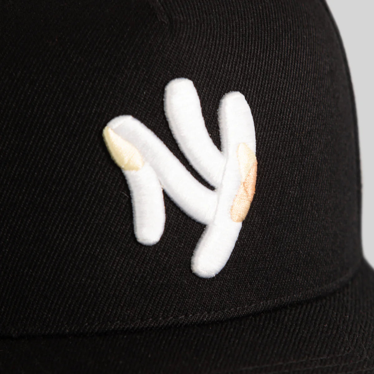THE NEW YANKEE BUTTERFLY EFFECT BLACK